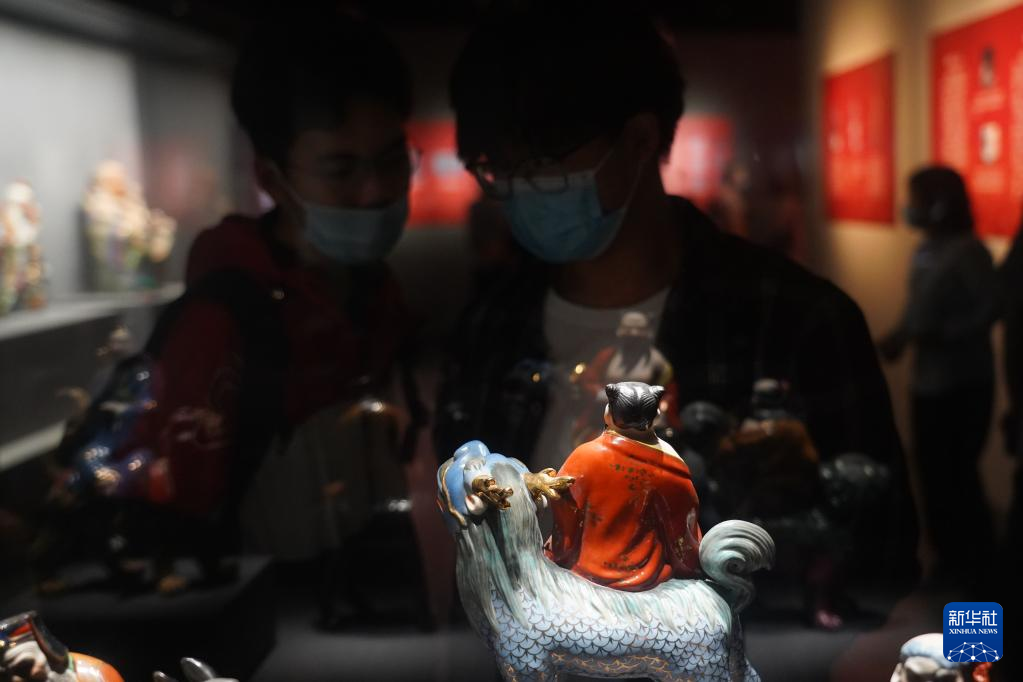 新中国时期景德镇外销瓷展举行