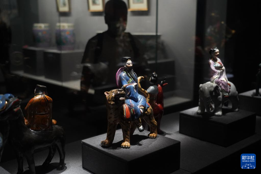 新中国时期景德镇外销瓷展举行