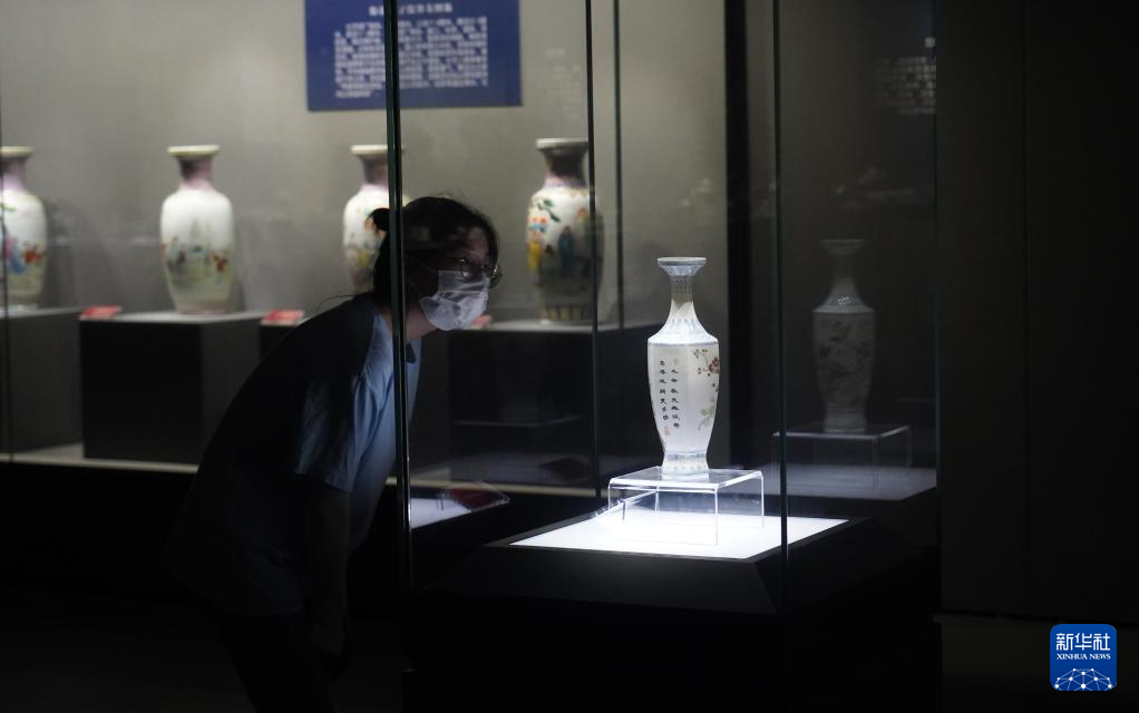 新中国时期景德镇外销瓷展举行