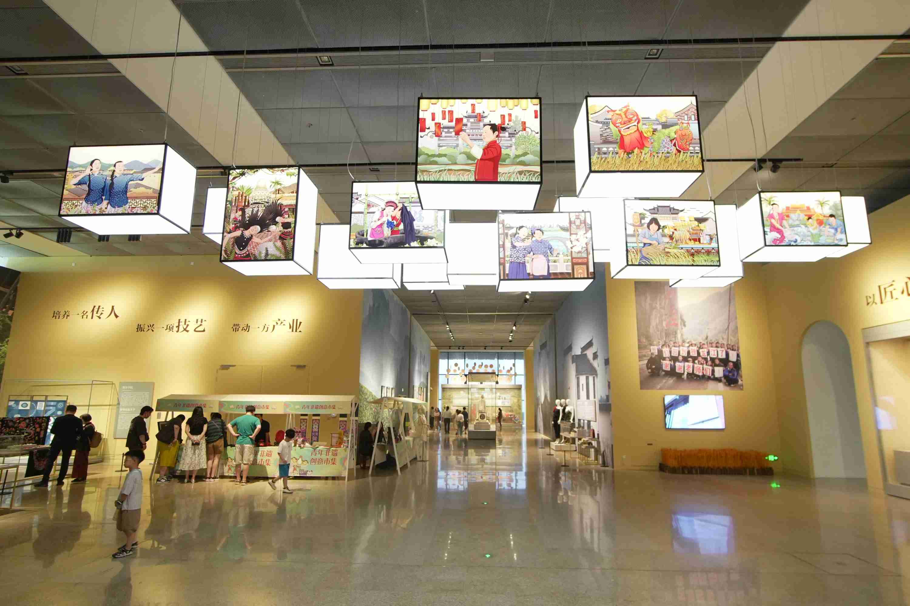 “中国非物质文化遗产传承人研修培训计划十年成果展”在京举办