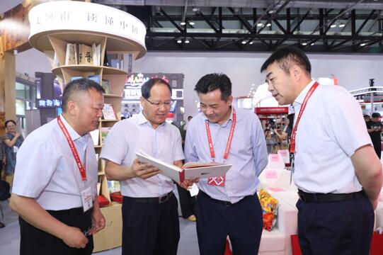 《希望的田野——舞阳农民画》新书发布暨版权输出签约仪式在京举行