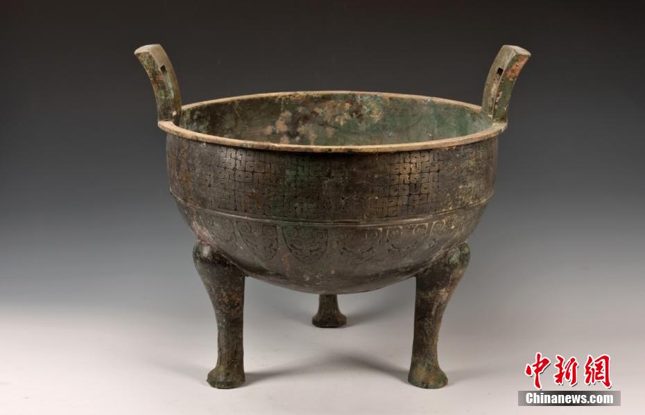 山西发现春秋晚期卿大夫墓 出土成套编钟乐器