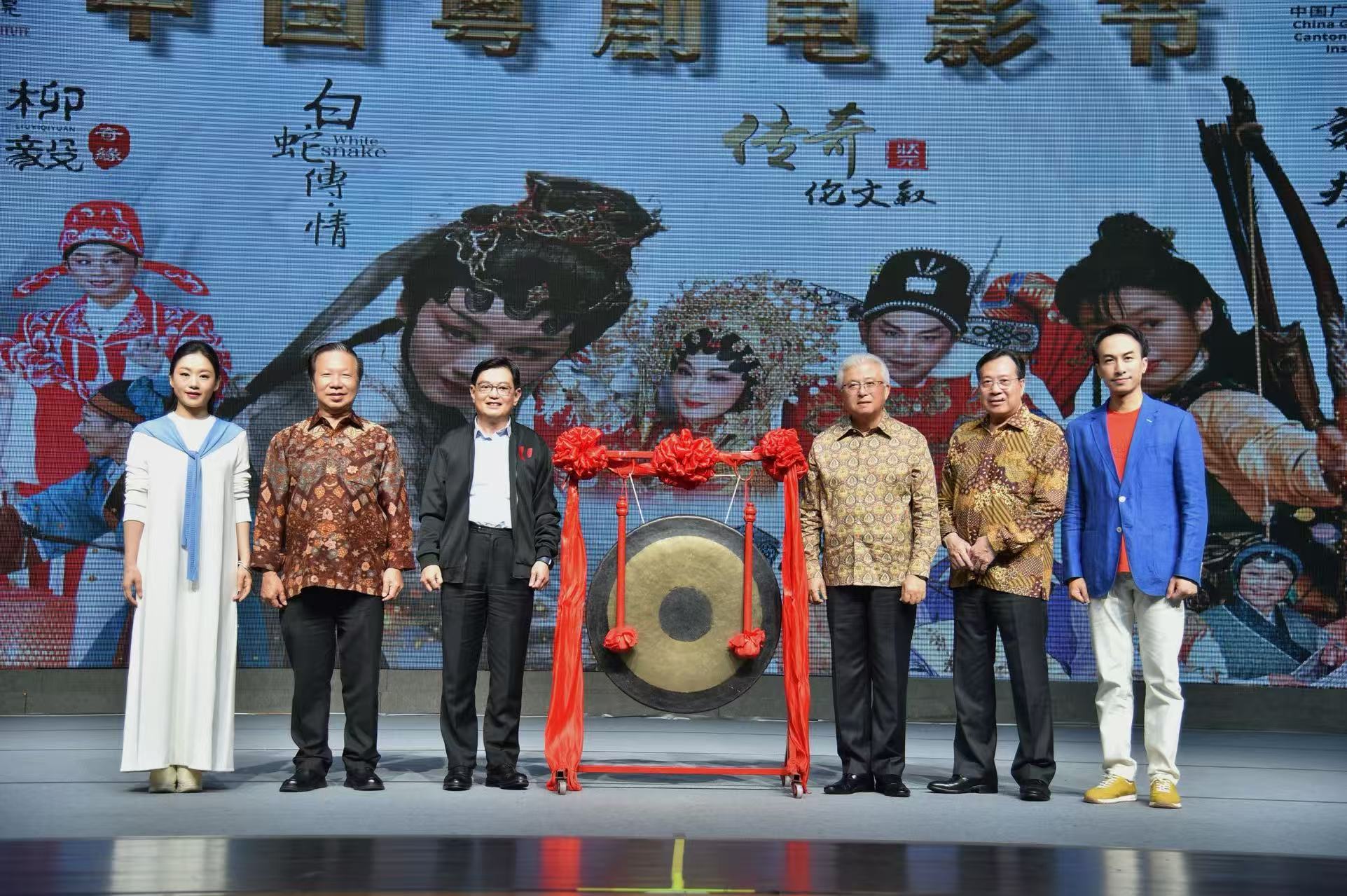 粤剧电影《白蛇传・情》狮城首映 以光影匠心续写中新戏曲文化交融新篇