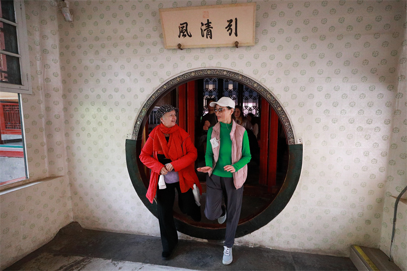 首届兰花奖外籍评委走读“北京中轴线”