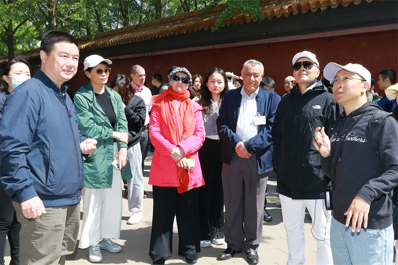 首届兰花奖外籍评委走读“北京中轴线”