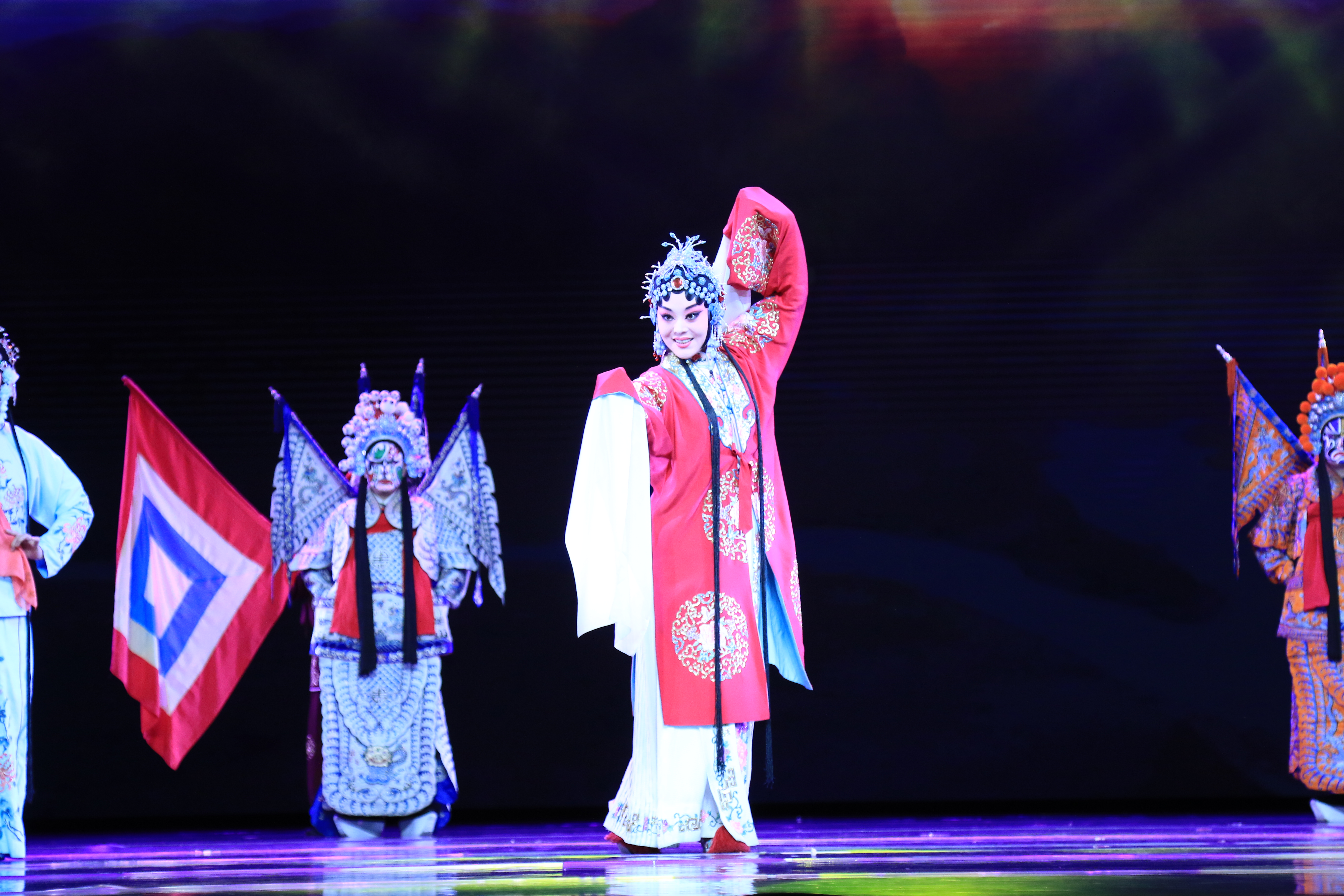 “中国有戏”首次走进新疆 新晋梅花奖演员伊犁舞台展风华